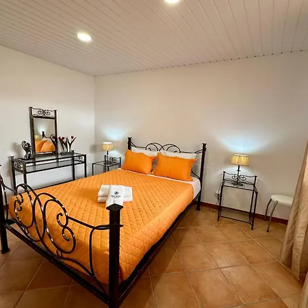 Vakantiehuis Best 106 - A Casa Amarela Atouguia Da Baleia