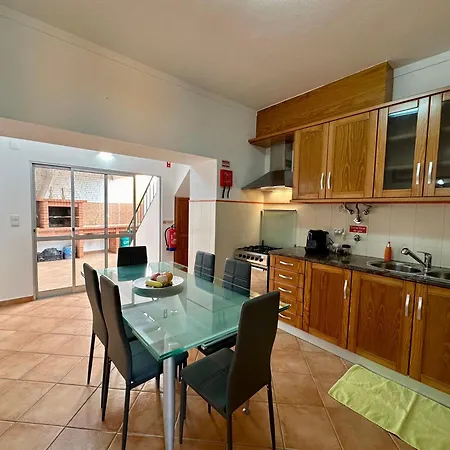 Best 106 - A Casa Amarela Vakantiehuis *